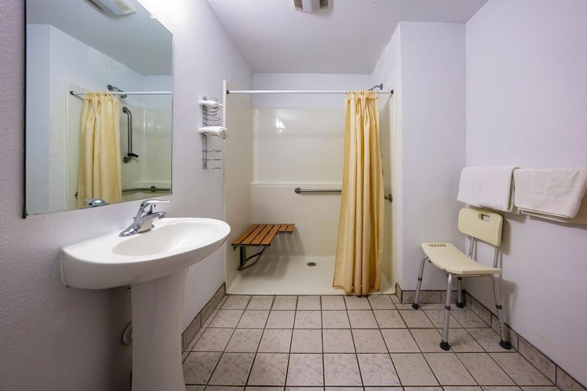 ג'ון דיי Budget 8 Motel מראה חיצוני תמונה
